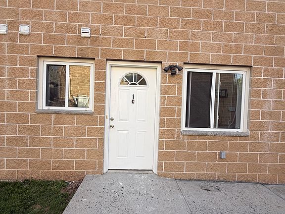 2nd image of 18 Rockwell Ave APT 1C