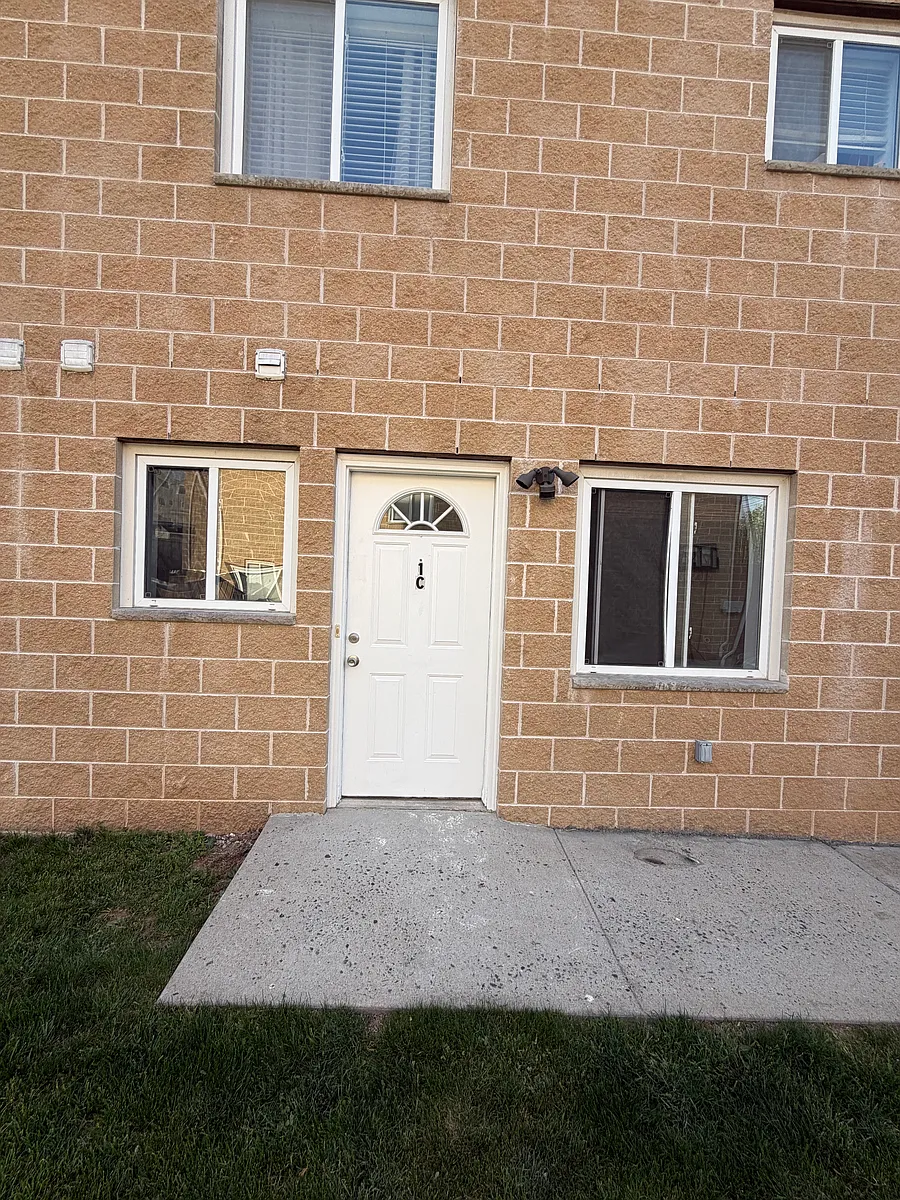 Building Photo - 18 Rockwell Ave #1C