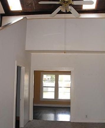 3rd image of 512 N Hinckley St