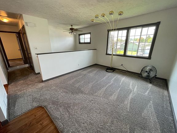 4th image of 221 S Bare Ave