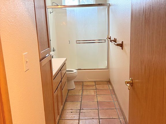 5th image of 1146 Country Club Dr