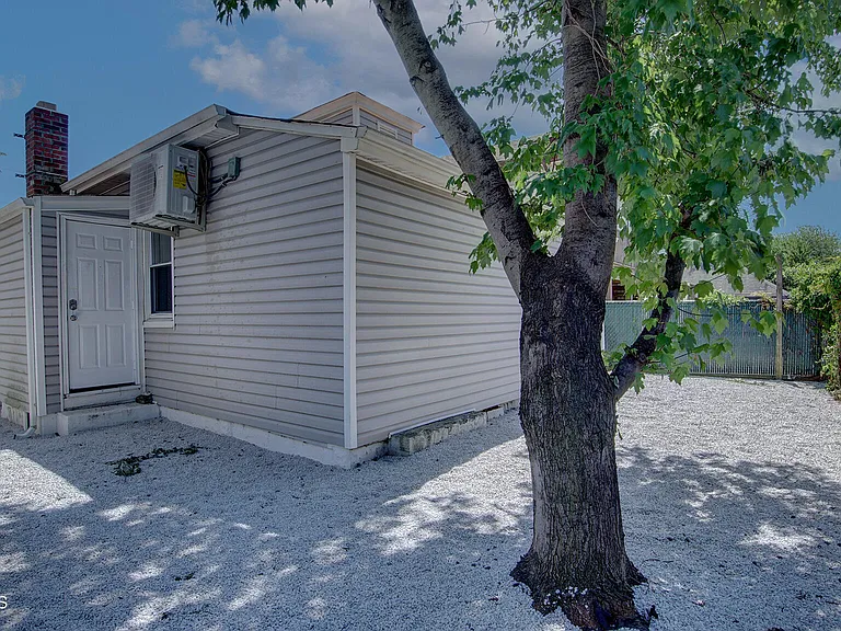 19 Bayview Ave #B — Photo 26