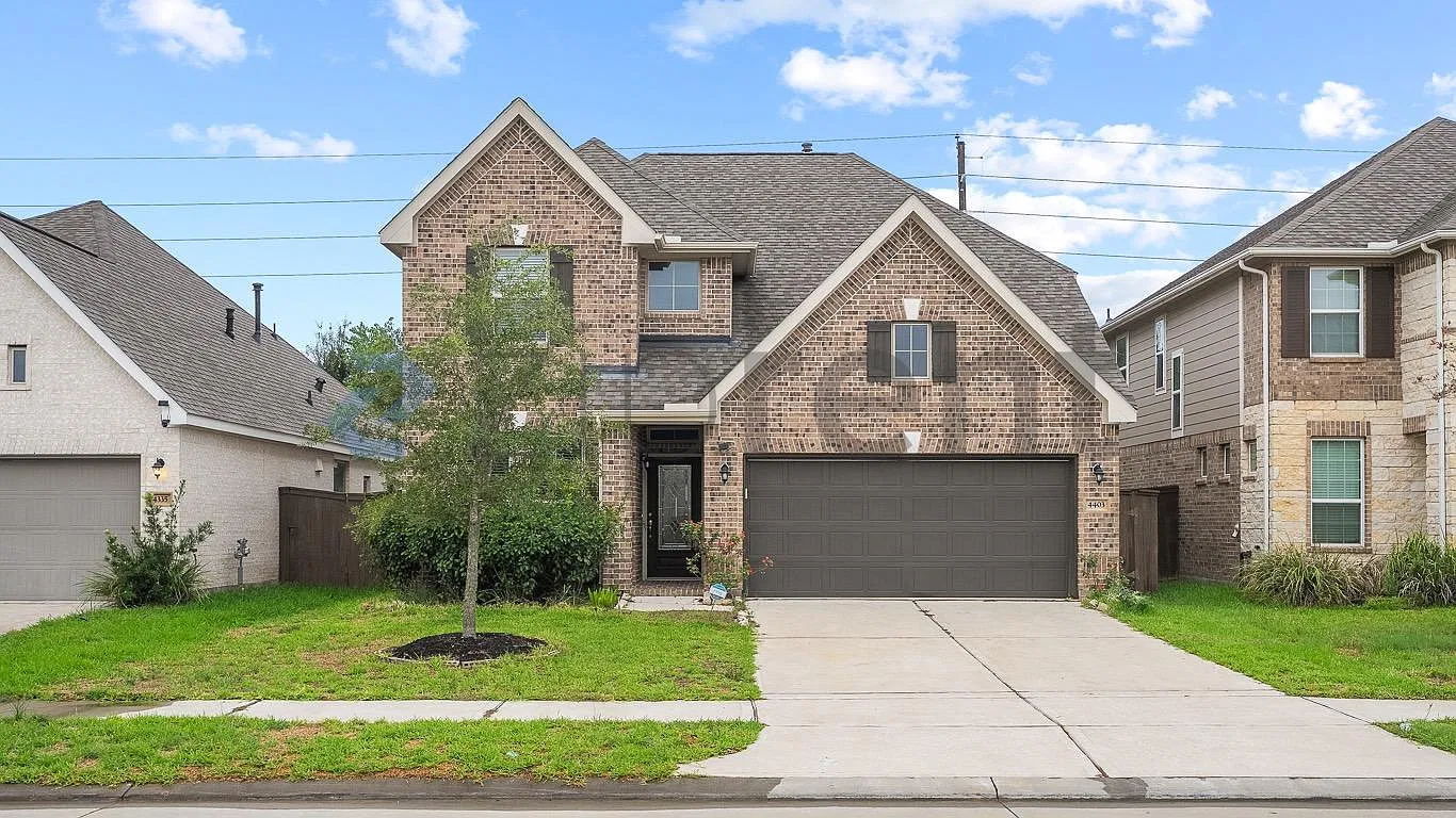 5 bed, 2300 sqft, $3,100 — Photo 1