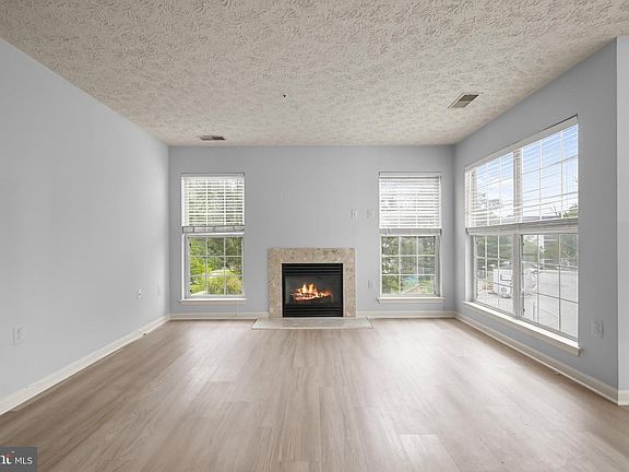 4th image of 15604 Everglade Ln #5203
