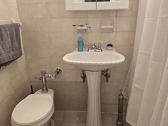 5th image of 310 E 55th St #9GW