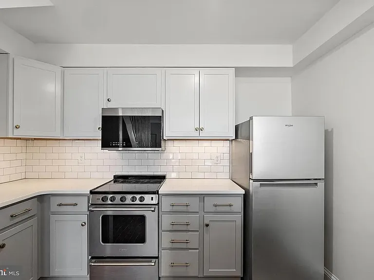 15 W Girard St #105 — Photo 3