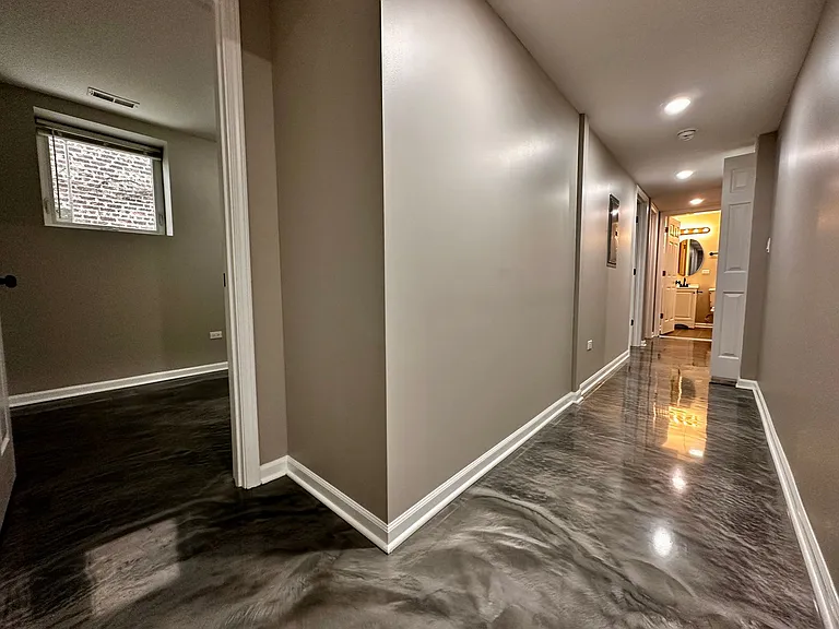 Amazing 4-bed Duplex by UIC — Photo 27