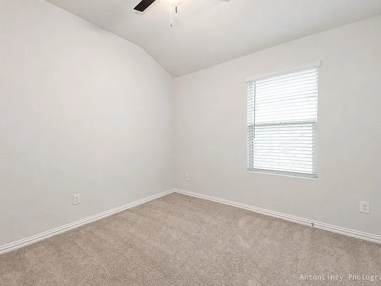 3230 Baehr Dr — Photo 15
