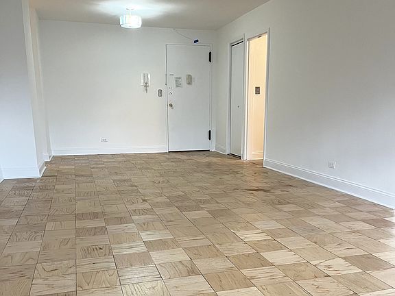 3rd image of 135 Ocean Pkwy APT 2R