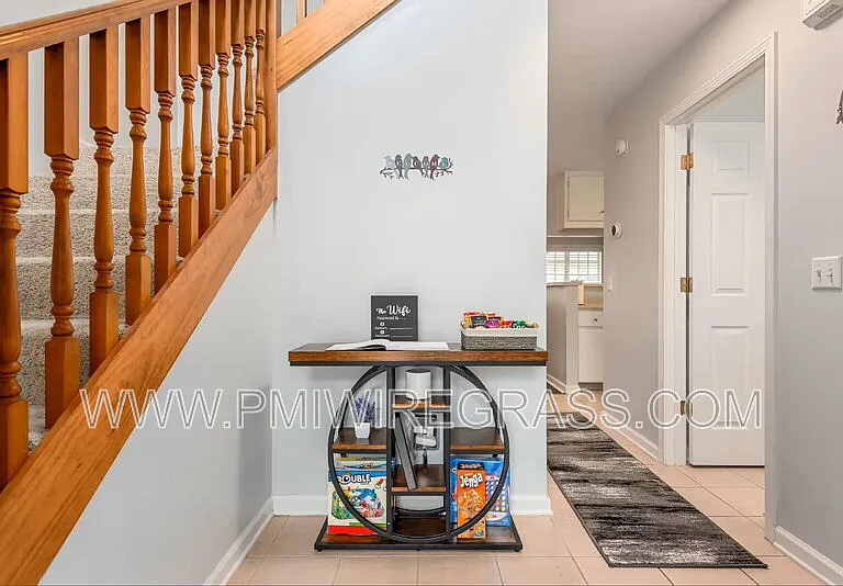208 Foxchase Ln — Photo 4