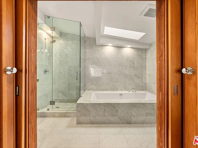 936 Palisades Beach Rd — Photo 17