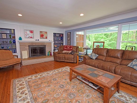 5th image of 1069 Holz Ave