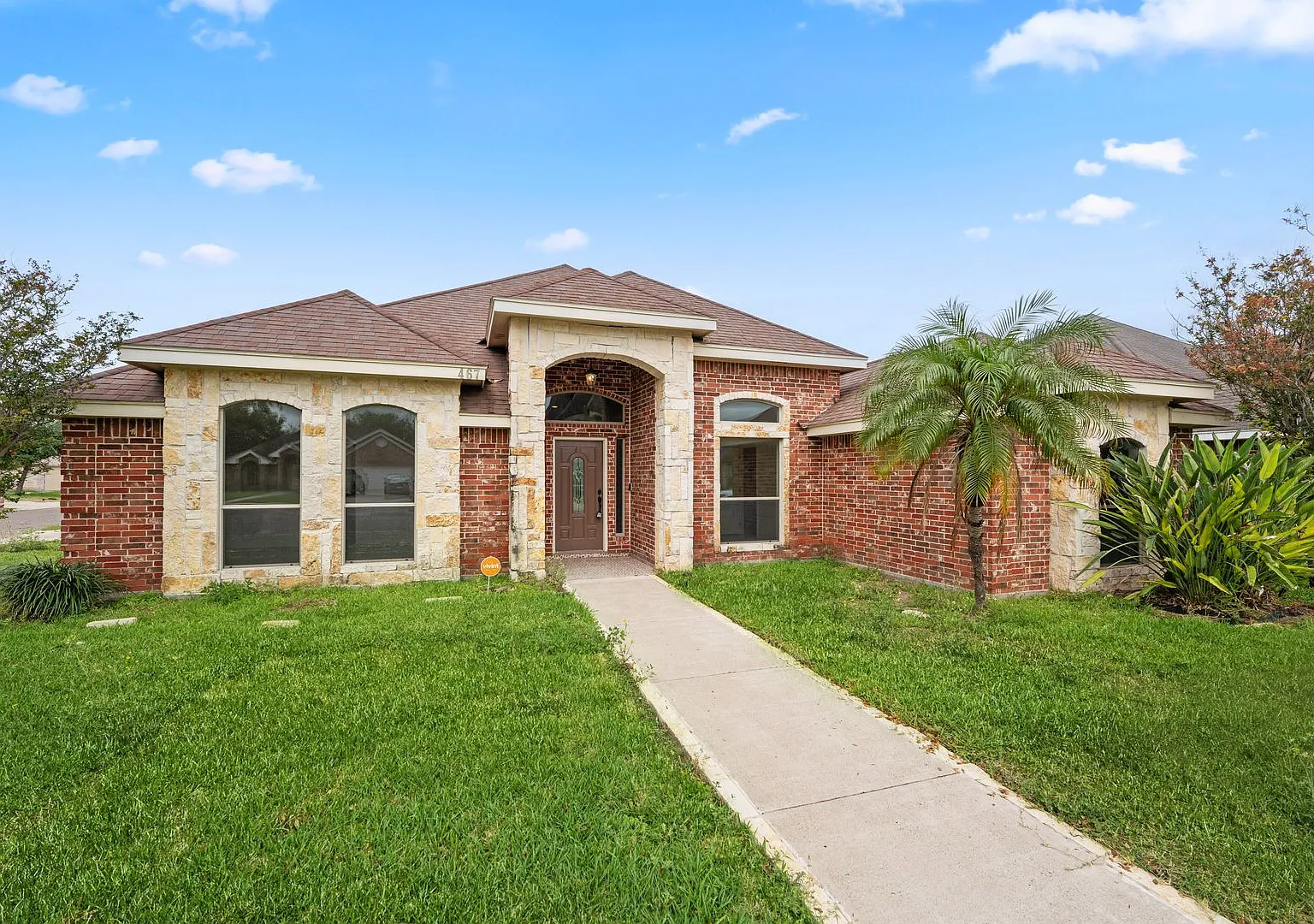 Spacious 4-Bedroom Home In Gated Community Near Utrgv & Dhr Health — Photo 1