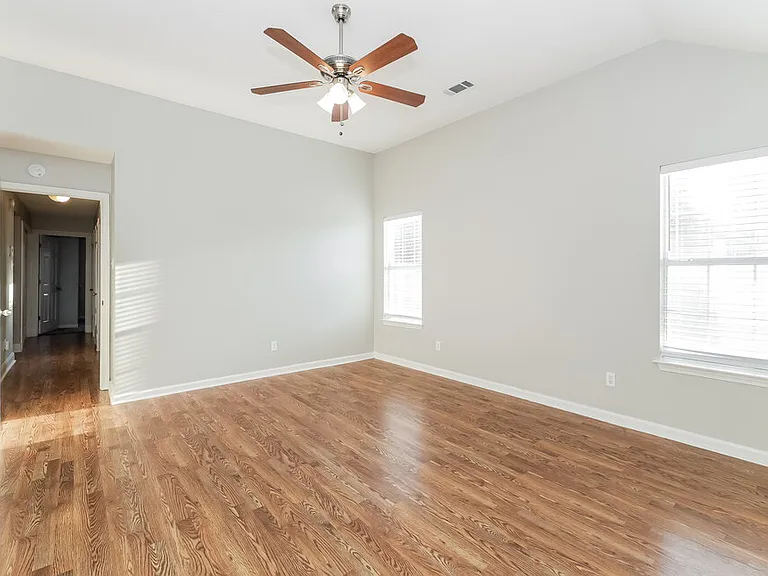 25 Oakridge Cv — Photo 8