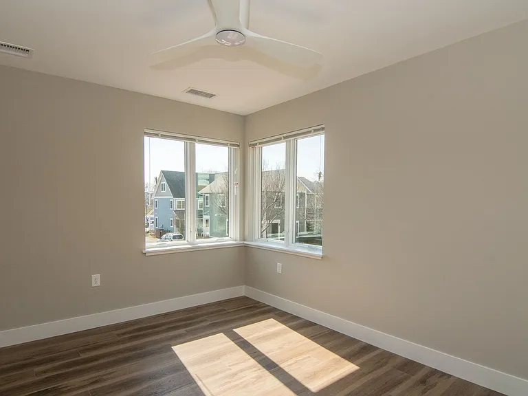Sunrise Apartments — Photo 38