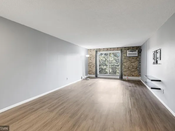 1011 41st Ave NE APT 306, Columbia Heights, MN 55421