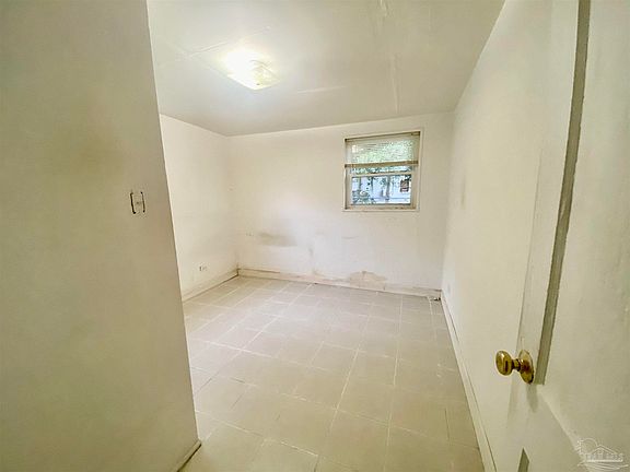 5th image of 504 New York Dr