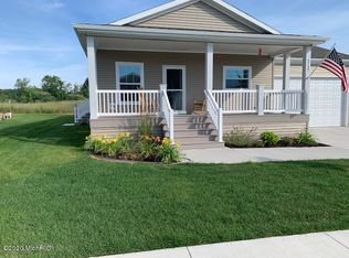 5735 Kingsley Dr NE, Rockford, MI 49341