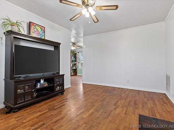 3rd image of 115 NE Avondale Ave