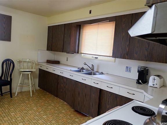 2nd image of 233 5th Ave W