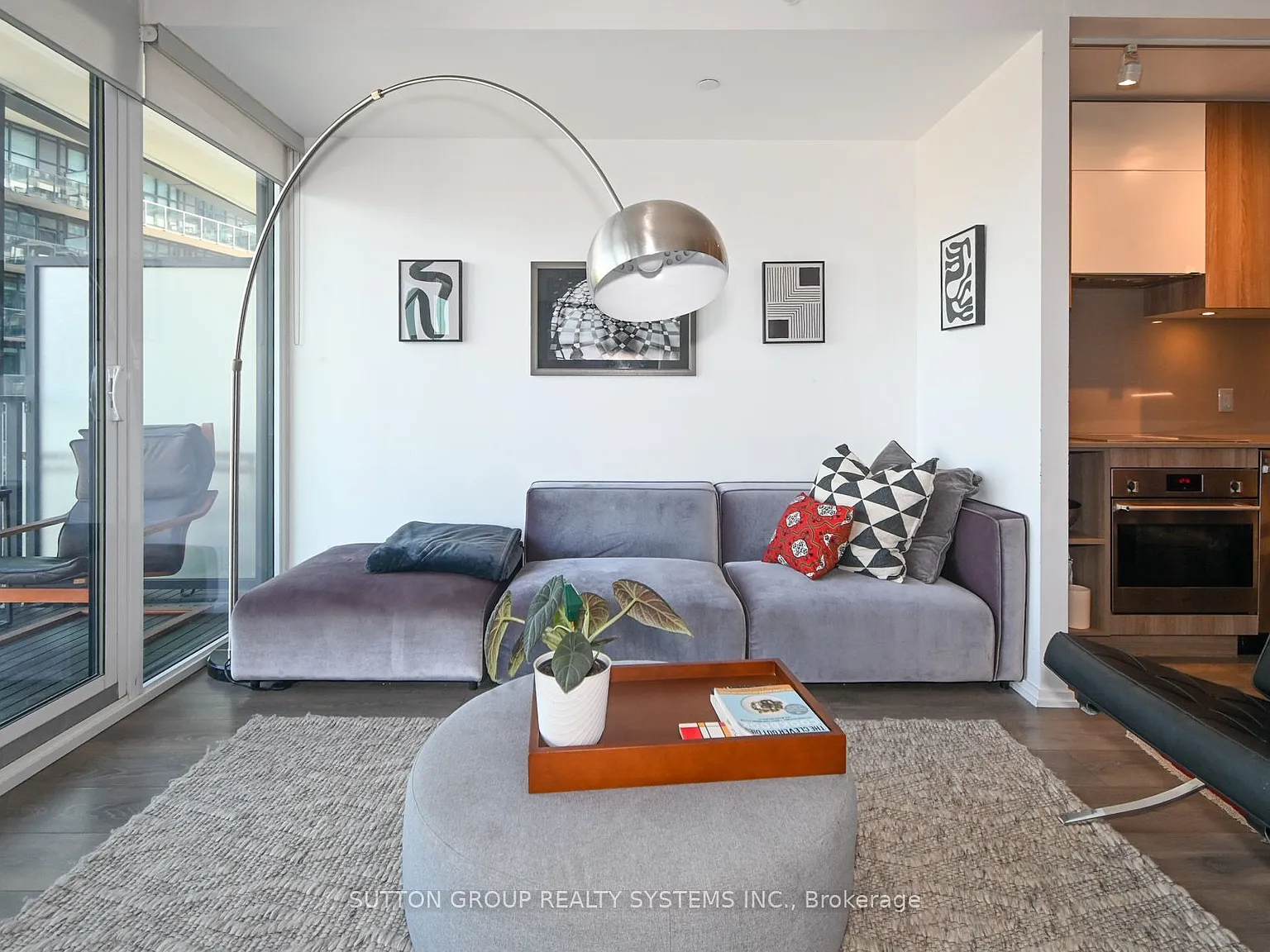 Tableau Condominium — Photo 3