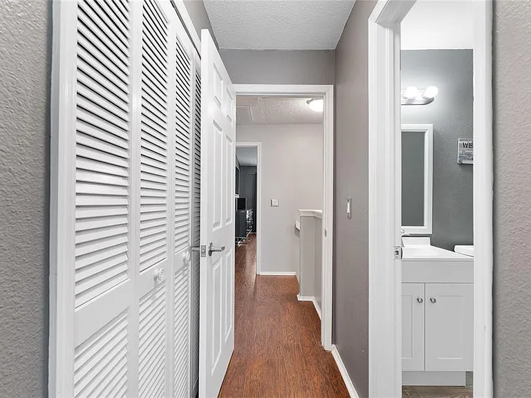 2304 Fletchers Point Cir — Photo 18
