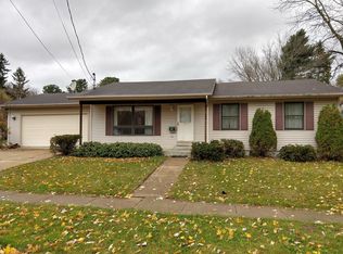 401 Cedar St, Paw Paw, MI 49079