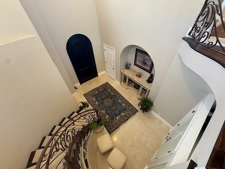 6 Willowbrook — Photo 3