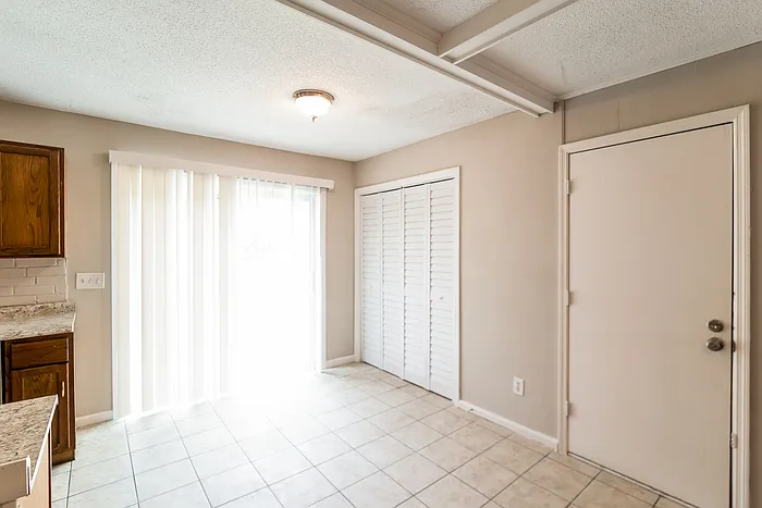 3 bed, 2.0 bath, 1271 sqft, $1,975 — Photo 3