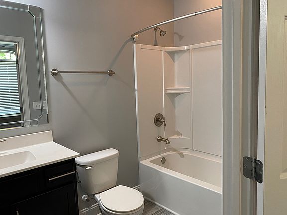 5th image of 606 Cobert Ln