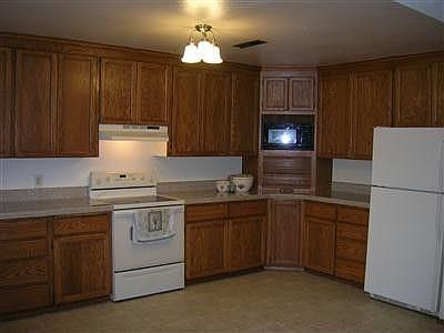 4th image of 26305 Woodmont Dr S