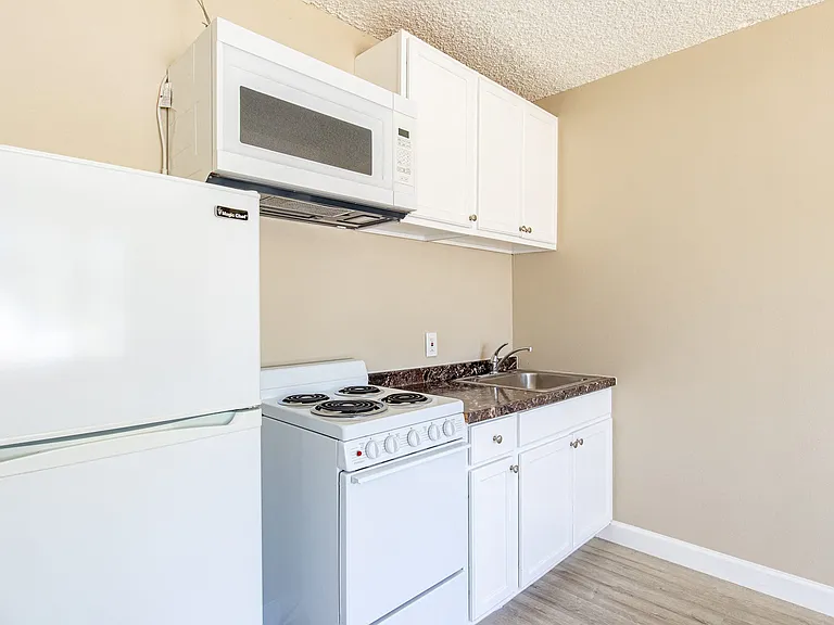 Tujunga Apartments — Photo 9