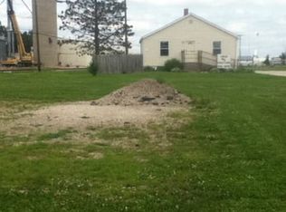 98 S Spring St, Geneseo, IL 61254