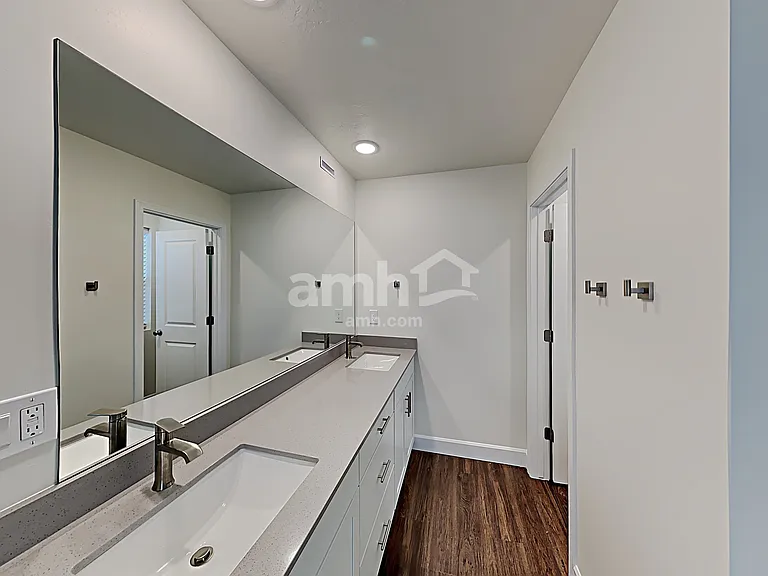 4404 N Poplar St — Photo 11