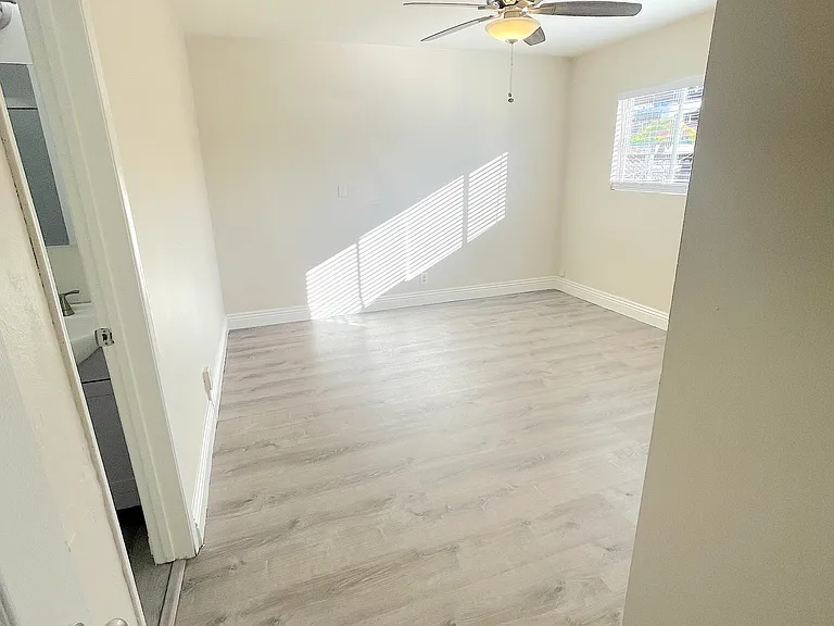 2121 Placentia Ave #E — Photo 12