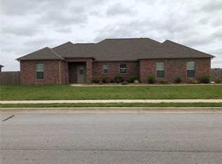 1000 Taylor Ln, Pea Ridge, AR 72751