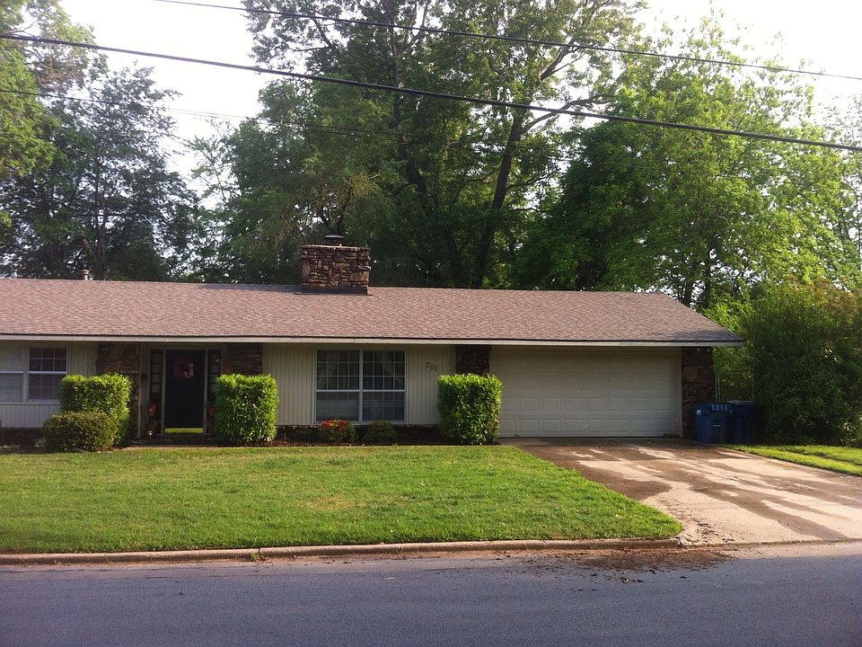 1st image of 701 NW 7th St