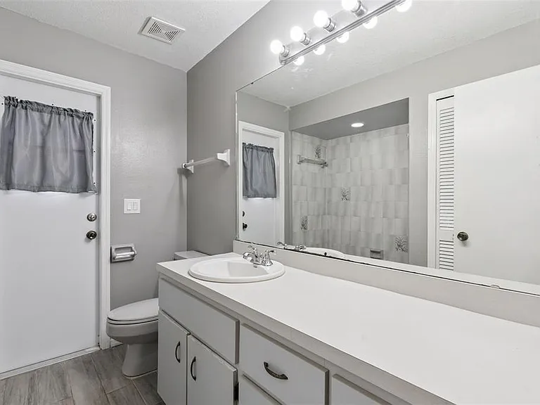 1431 Sackett Cir — Photo 16