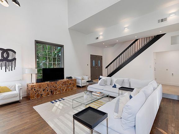 5th image of 2858 Westshire Dr