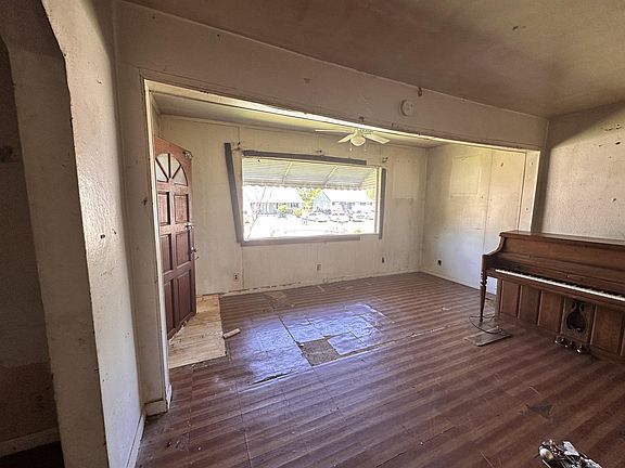 3rd image of 2820 5th Ave
