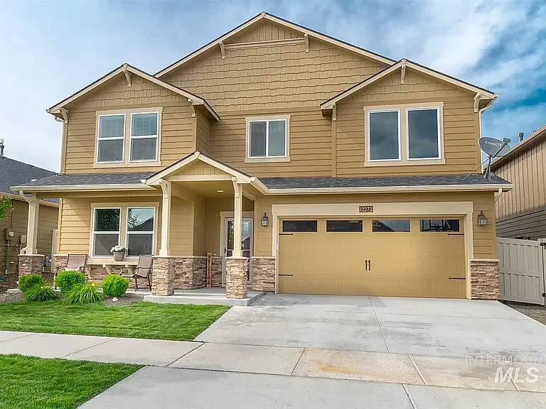 5 bed, 2.5 bath, 3239 sqft, $3,300 — Photo 2