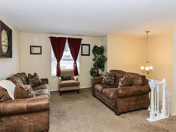 4th image of 980 Smiley Ave