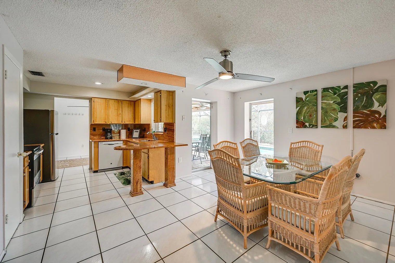3 bed, 2.0 bath, 1797 sqft, $4,112 — Photo 4