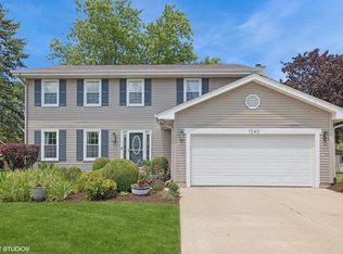 1040 Longford Ct, Westmont, IL 60559