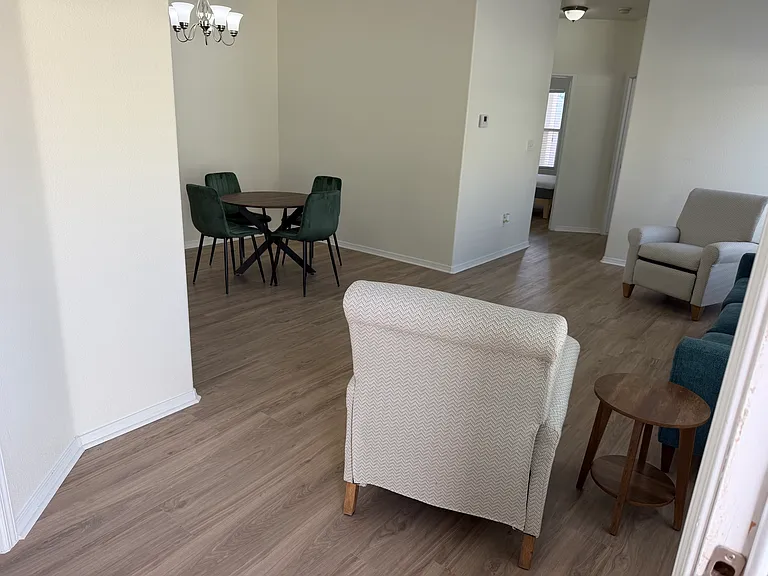 1600 Bradley Ct — Photo 5