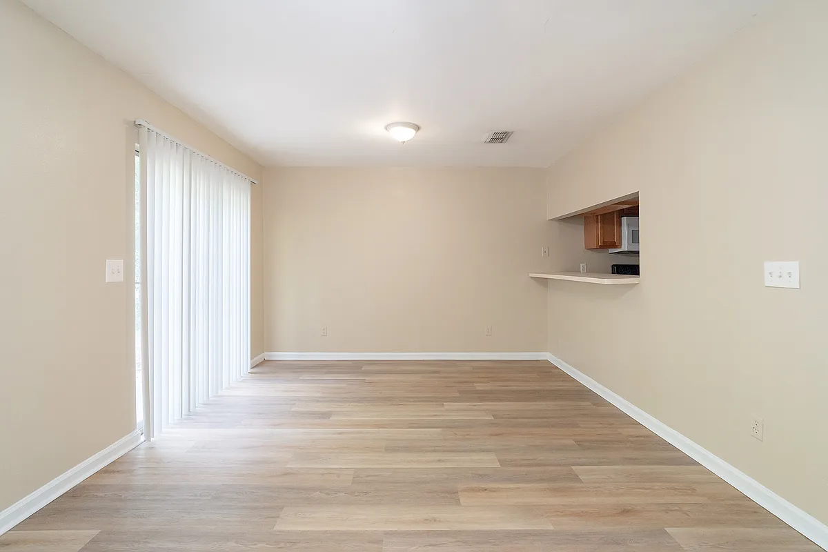 Building Photo - 2405 Jackson Bluff Rd #6