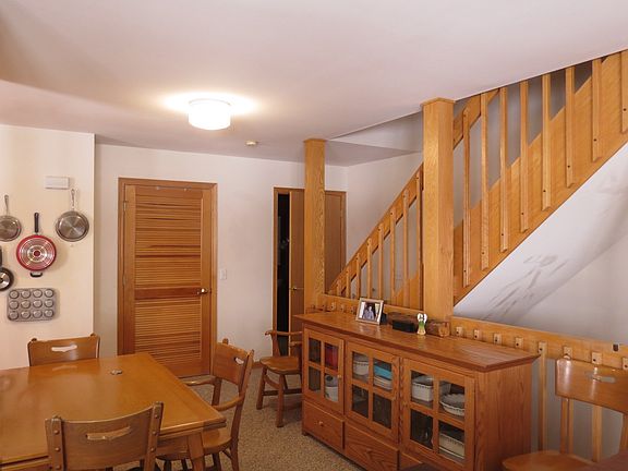 3rd image of 436 Meadowridge Cir