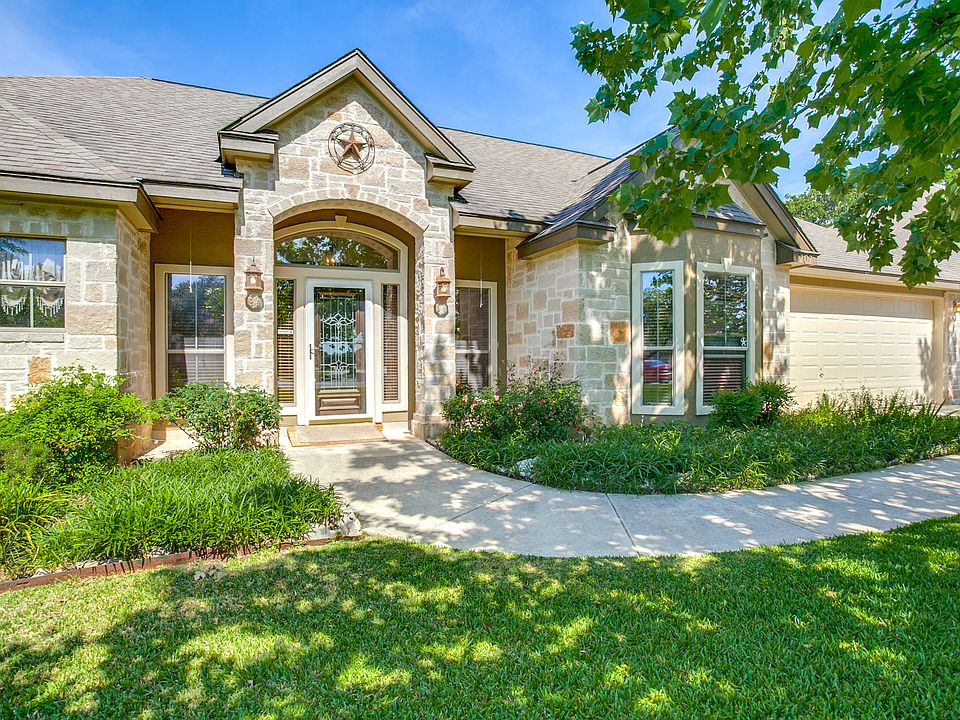 1st image of 202 English Oaks Cir