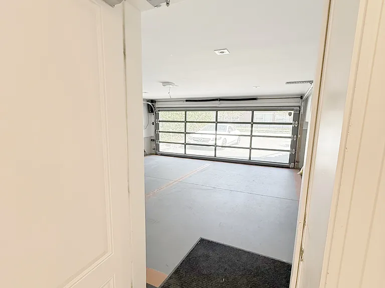 172 Maplehurst Ave — Photo 8