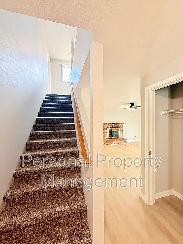 4 bed, 2.5 bath, 2016 sqft, $2,795 — Photo 2